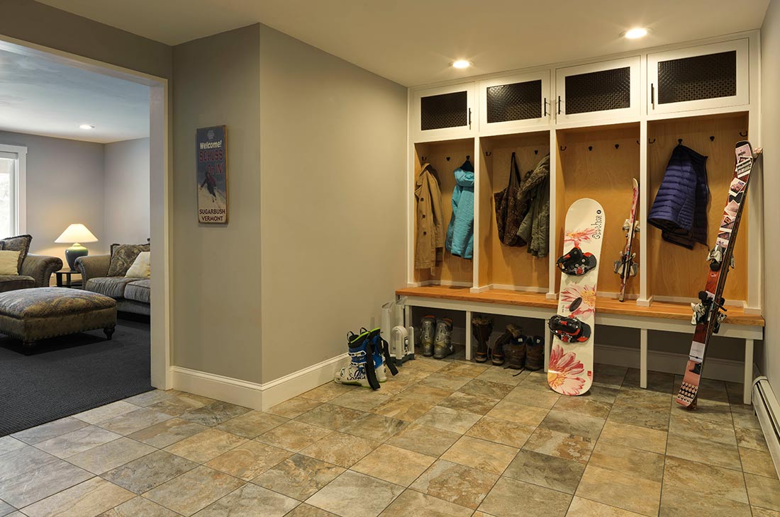 mudroom area with bult in organizer