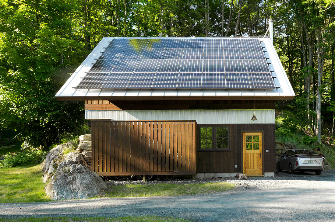 picture of the outside of the home, solar panels on the roof