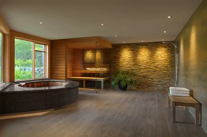 large spa room with tub